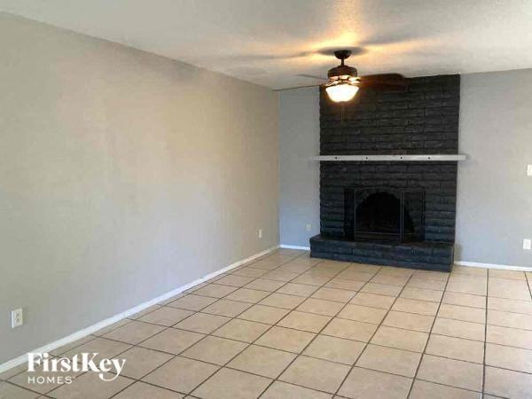 3830 W Anderson Dr - Photo 3 of 13