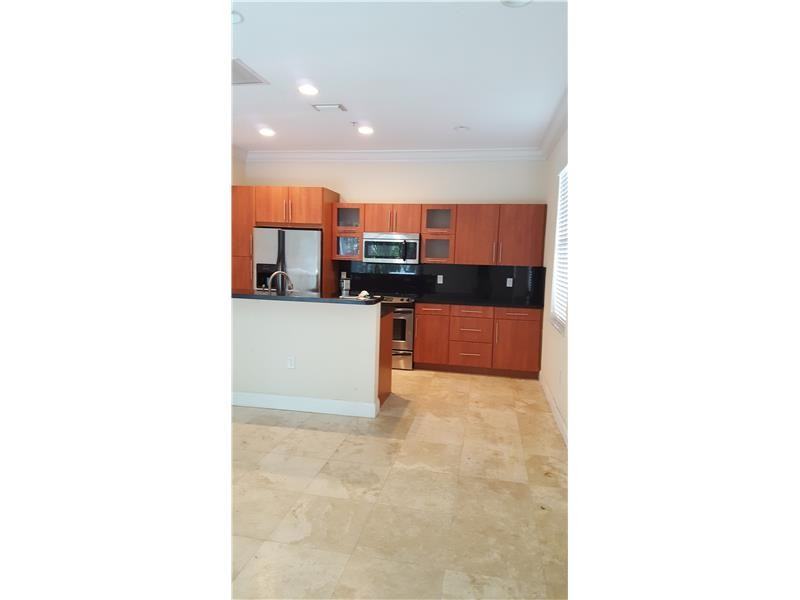 813 Southeast 18th court - Photo 3 of 11