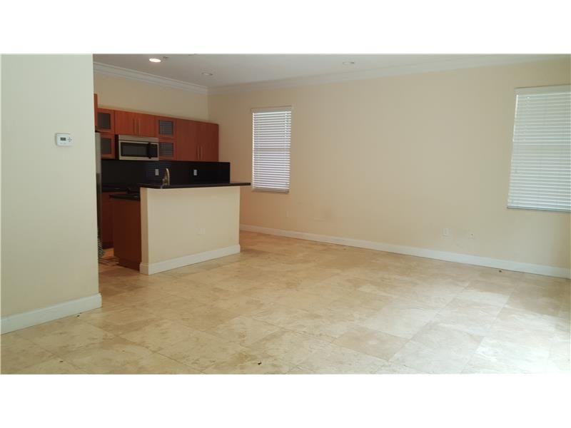 813 Southeast 18th court - Photo 2 of 11