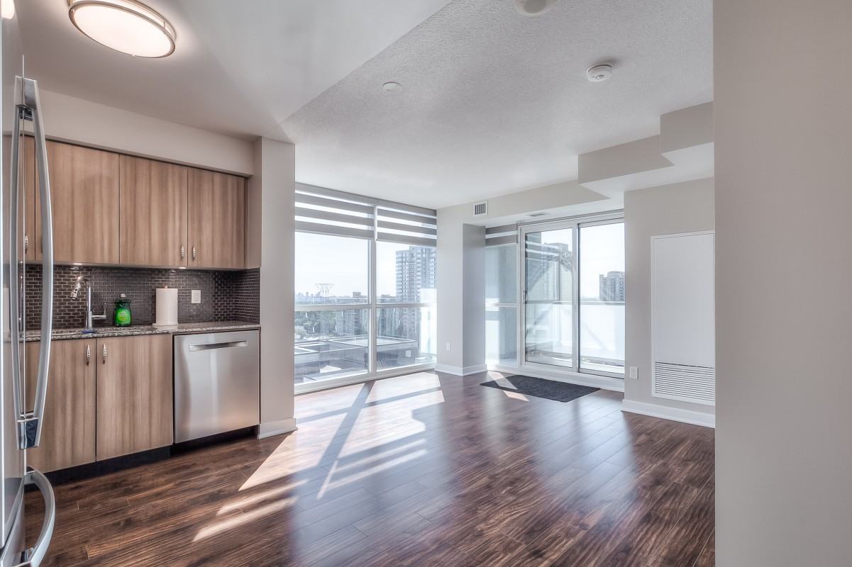 5740 Yonge St - Photo 3 of 48