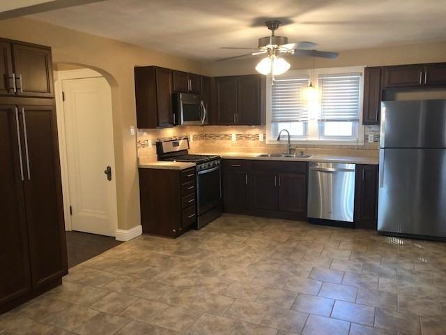 409 E Washington St - Photo 2 of 18