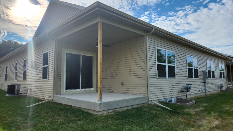 3827 Tanglewood Pl - Photo 2 of 11