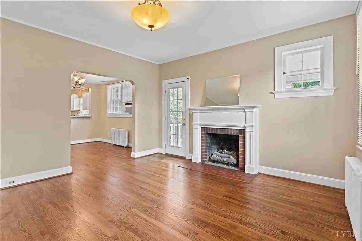 608 Perrymont Ave NA, Lynchburg, VA 24502 3 Bedroom House for 2,100