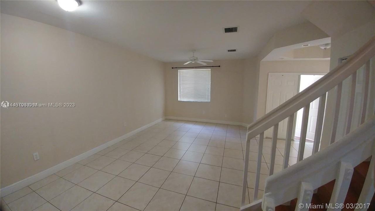 6512 Hidden Cove Dr #3-3 - Photo 3 of 8