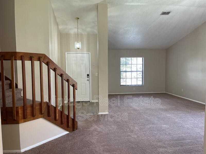 10821 Kenbrook Drive - Photo 4 of 24