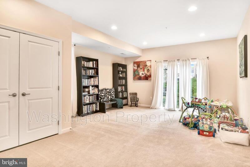 7905 Trailview Xing - Photo 2 of 28