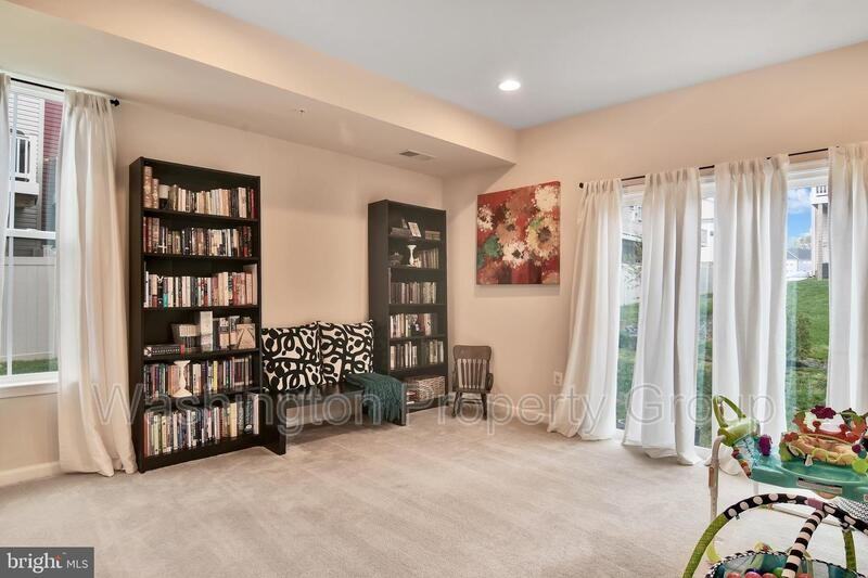 7905 Trailview Xing - Photo 3 of 28