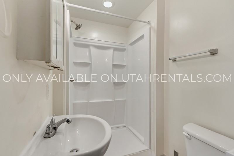 2233 Sw #4 - Photo 5 of 18