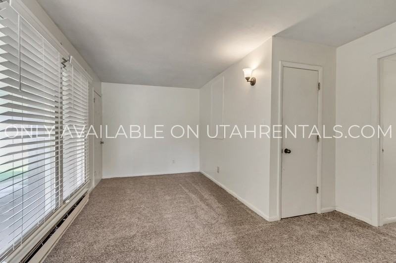 2233 Sw #4 - Photo 3 of 18