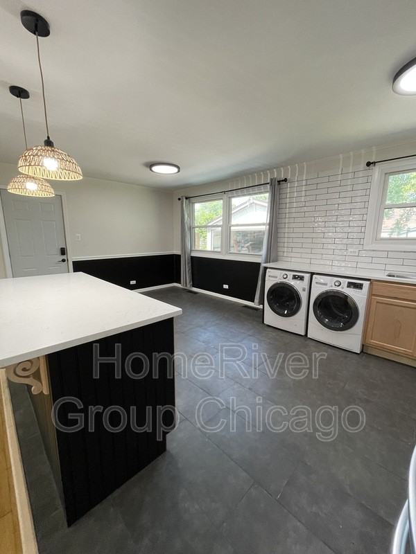 5230 Park Ln - Photo 3 of 17