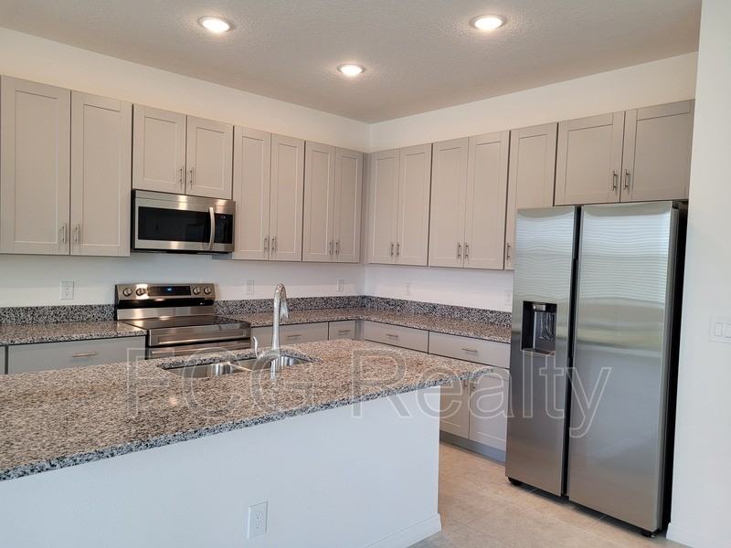 614 Fairview Ave - Photo 2 of 13