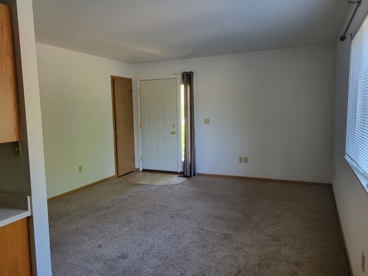 4919 Hedgewood Dr - Photo 3 of 6