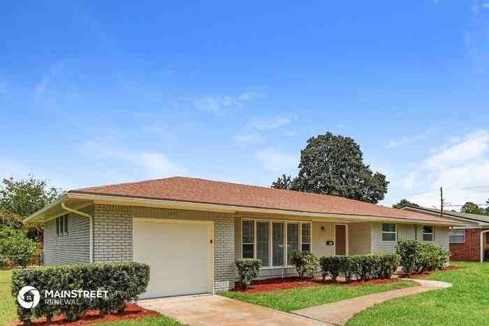 5085 Brighton Dr - Photo 3 of 16