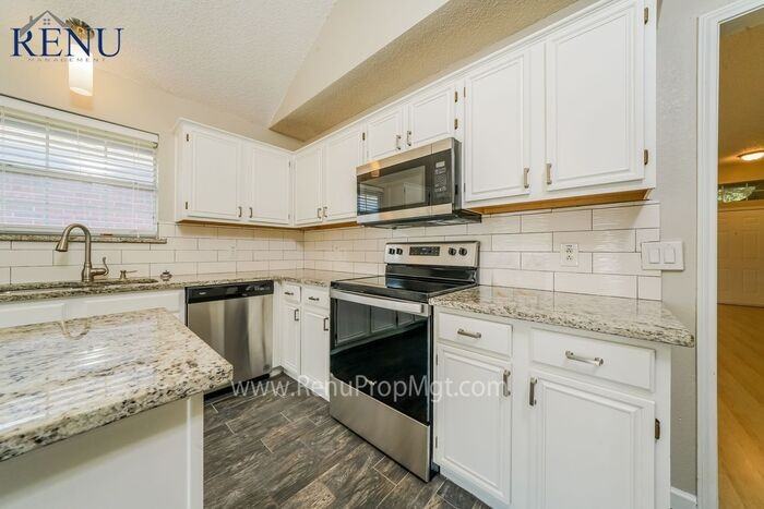 5612 Cancun Dr - Photo 3 of 17