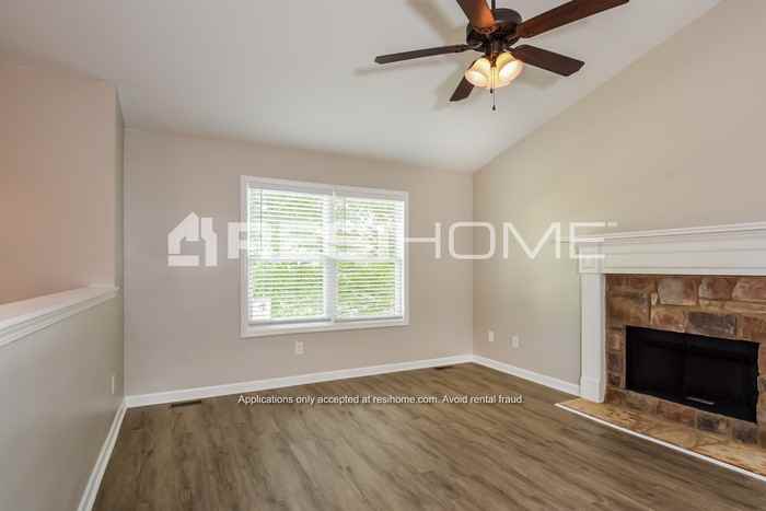 21 Oakbrook Dr Sw - Photo 2 of 20