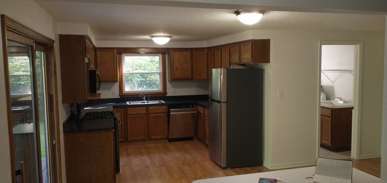 81 Errington Ter - Photo 2 of 3