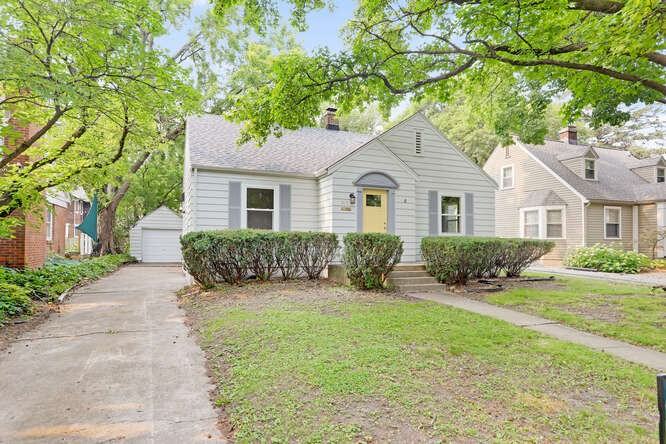 1005 W Daniel St #NA - Photo 3 of 34