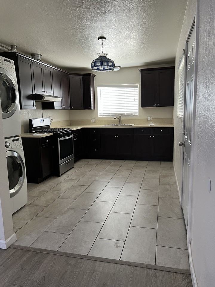 2335 W Pacific Ave #B - Photo 2 of 12