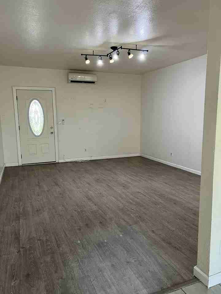 2335 W Pacific Ave #B - Photo 3 of 12