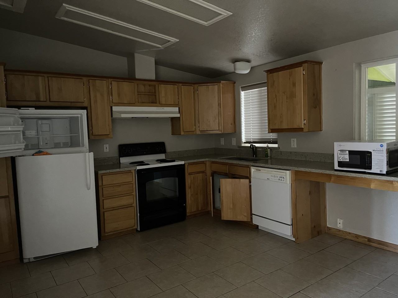 612 S Yorktown Dr #NA - Photo 3 of 11