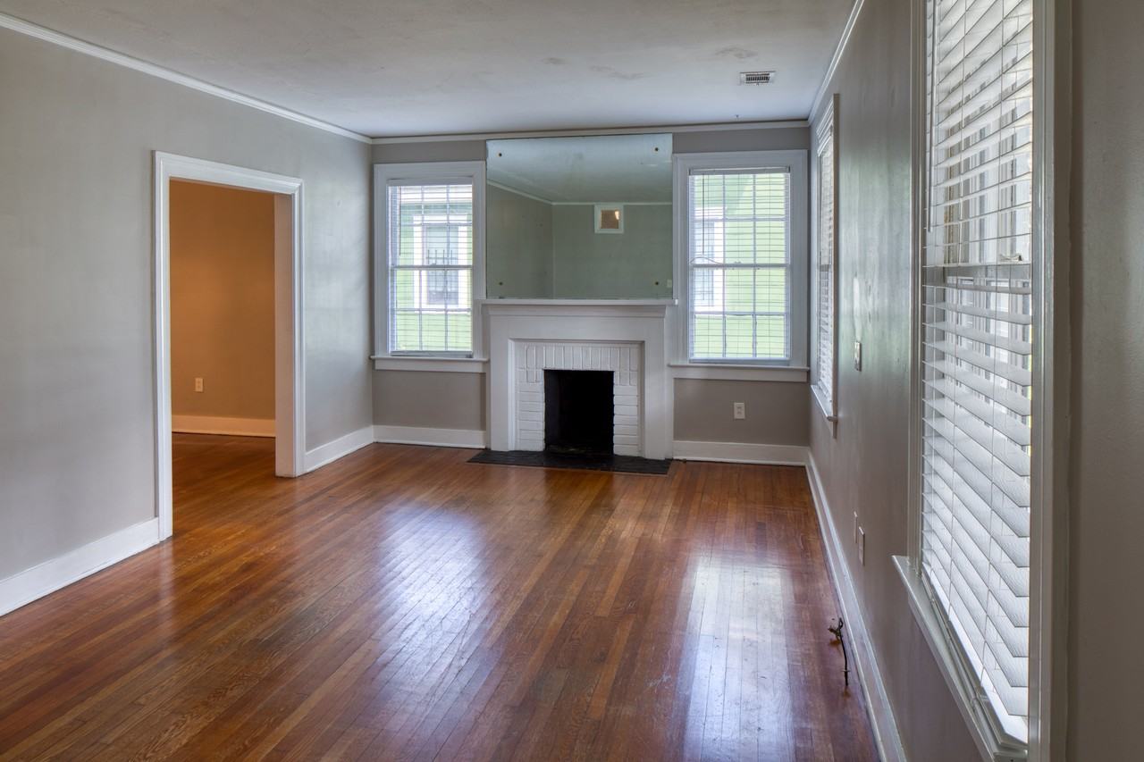 116 W 52nd St #1 - Photo 5 of 25