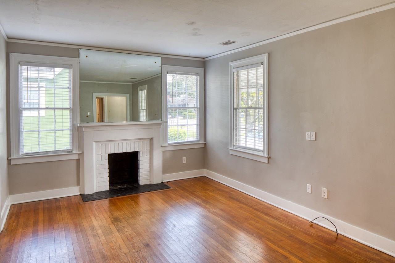 116 W 52nd St #1 - Photo 6 of 25