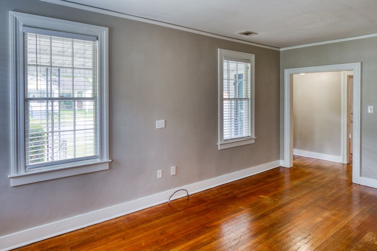 116 W 52nd St #1 - Photo 7 of 25