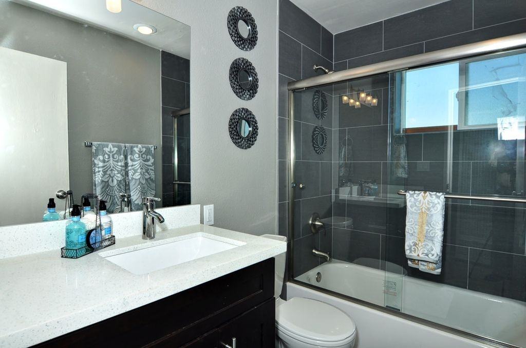 4424 51st St #06 - Photo 5 of 7