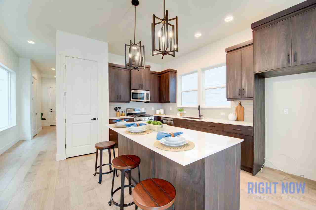 2104 N 35th St #1 - Photo 2 of 32