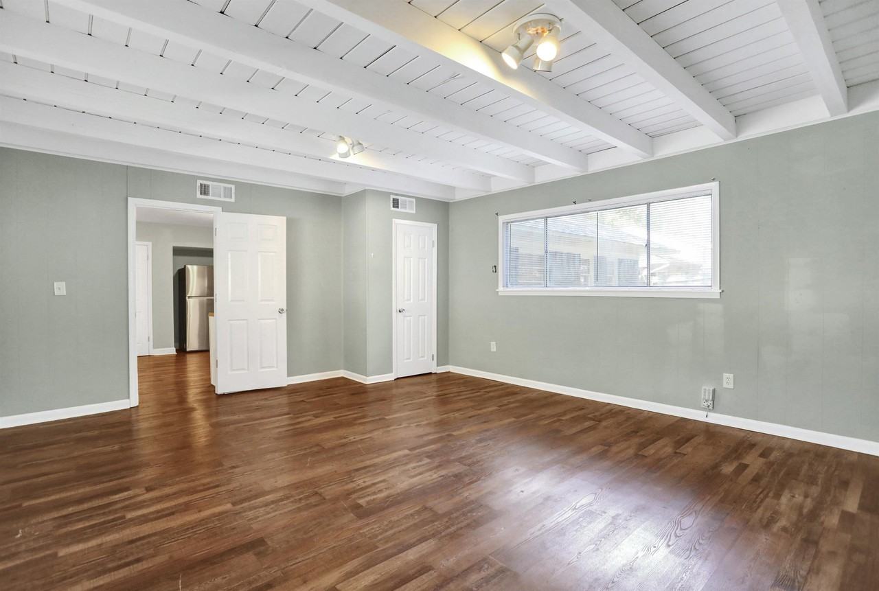 1118 S Perkins Rd #1 - Photo 5 of 11