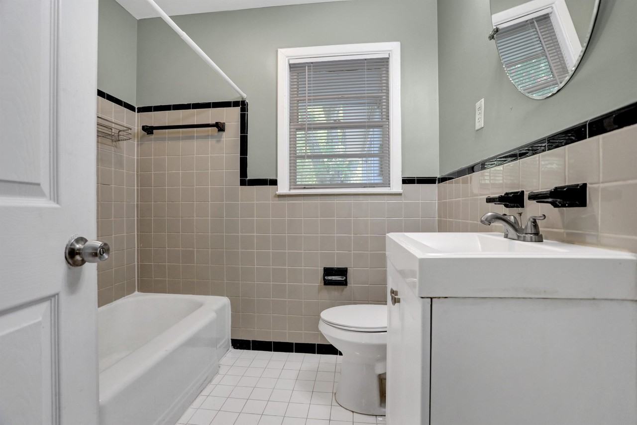 1118 S Perkins Rd #1 - Photo 6 of 11