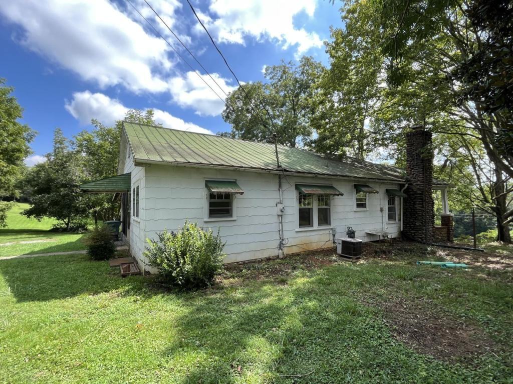 607 S Main St - Photo 3 of 13