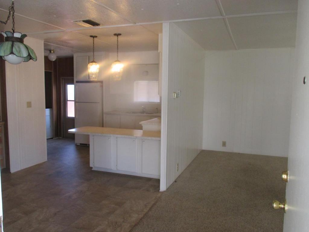 848 S Lyon Ave - Photo 3 of 17
