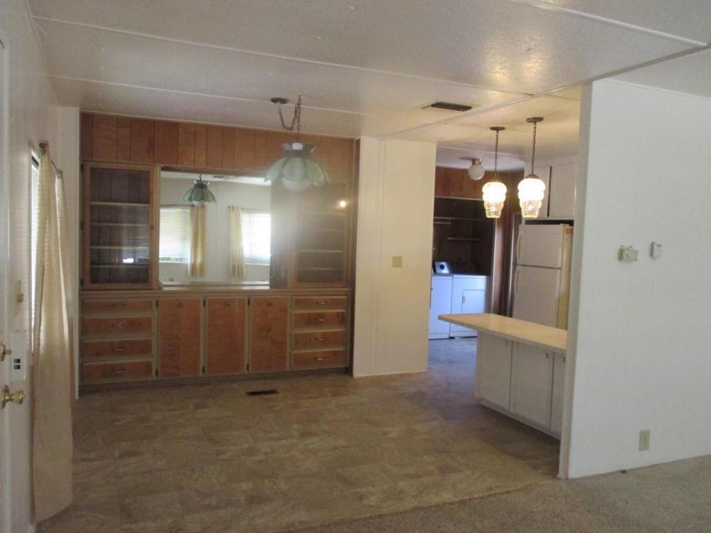 848 S Lyon Ave - Photo 6 of 17