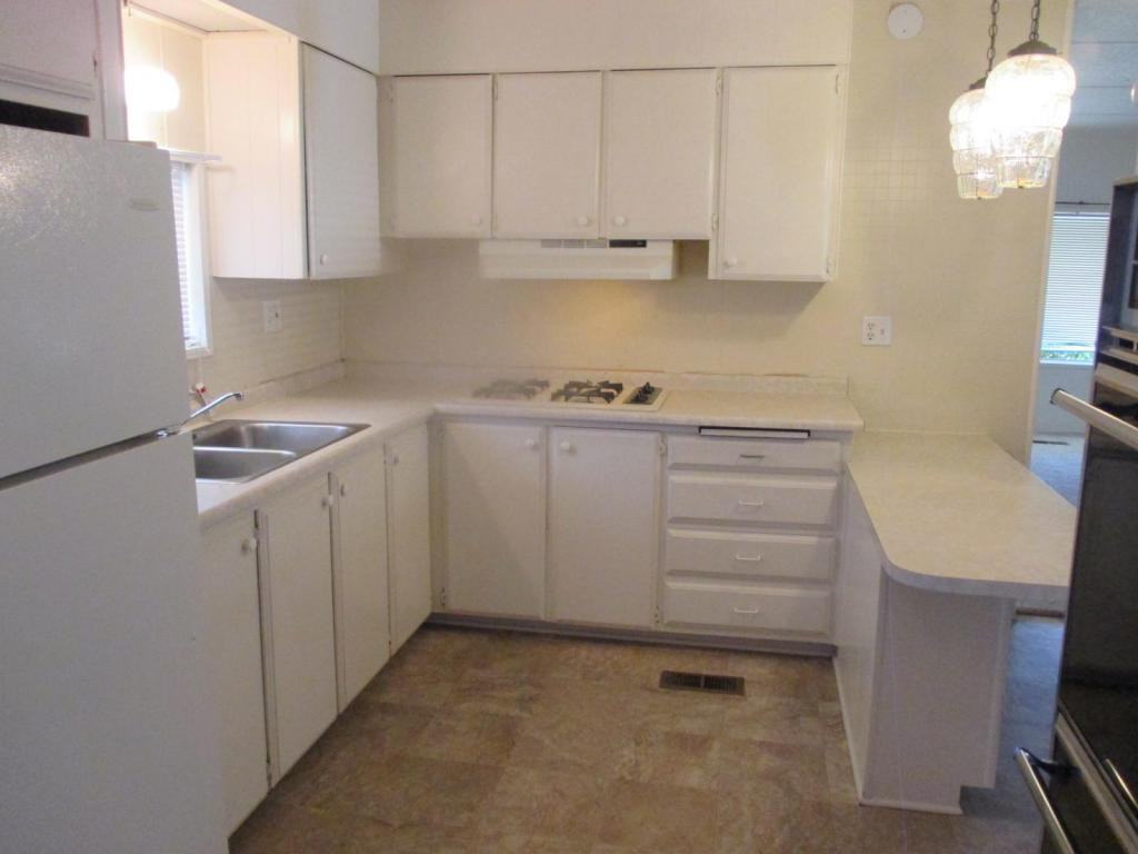 848 S Lyon Ave - Photo 7 of 17