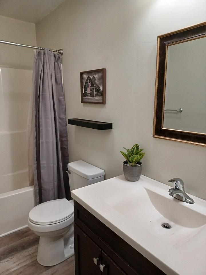 122 Jamestown Ct #101 - Photo 3 of 5