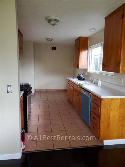 458 Birdwell St - Photo 2 of 9