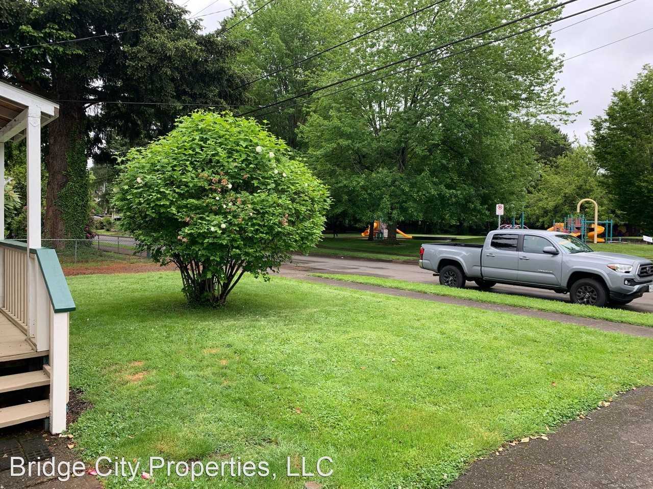 3833 Se 76th Ave - Photo 2 of 35