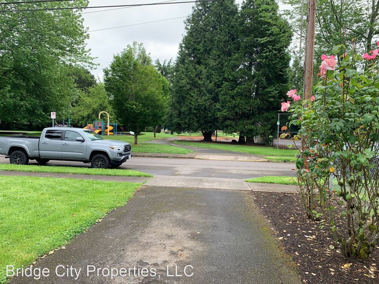 3833 Se 76th Ave - Photo 3 of 35