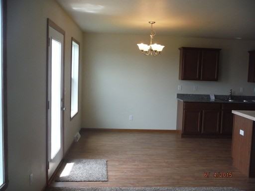 636 Ashleigh Ln - Photo 3 of 22