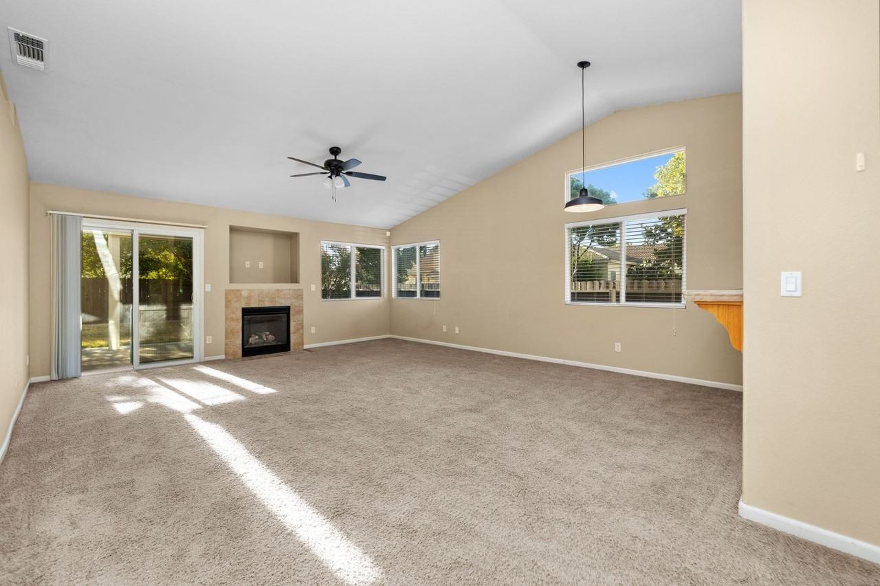 9800 Lucca Way - Photo 2 of 35