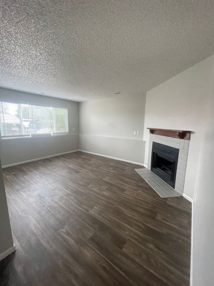 5525 Bowden Loop #C - Photo 5 of 24