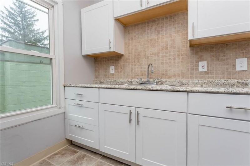 1541 Lakewood Ave - Photo 2 of 18