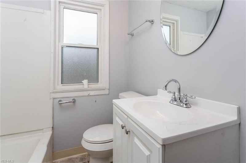 1541 Lakewood Ave - Photo 4 of 18