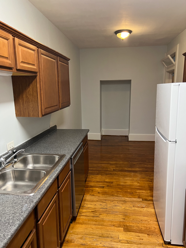 1404 Victoria St - Photo 2 of 9