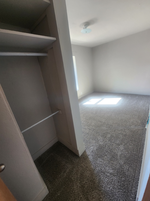 1225 Burley Ave - Photo 3 of 12