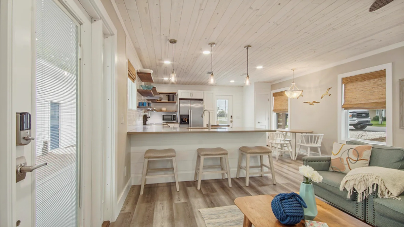 307 Dolphin Dr - Photo 3 of 35