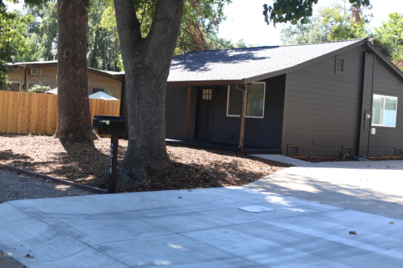 2614 Russell St - Photo 2 of 44