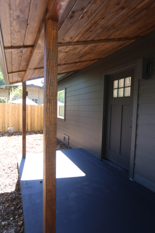 2614 Russell St - Photo 3 of 44