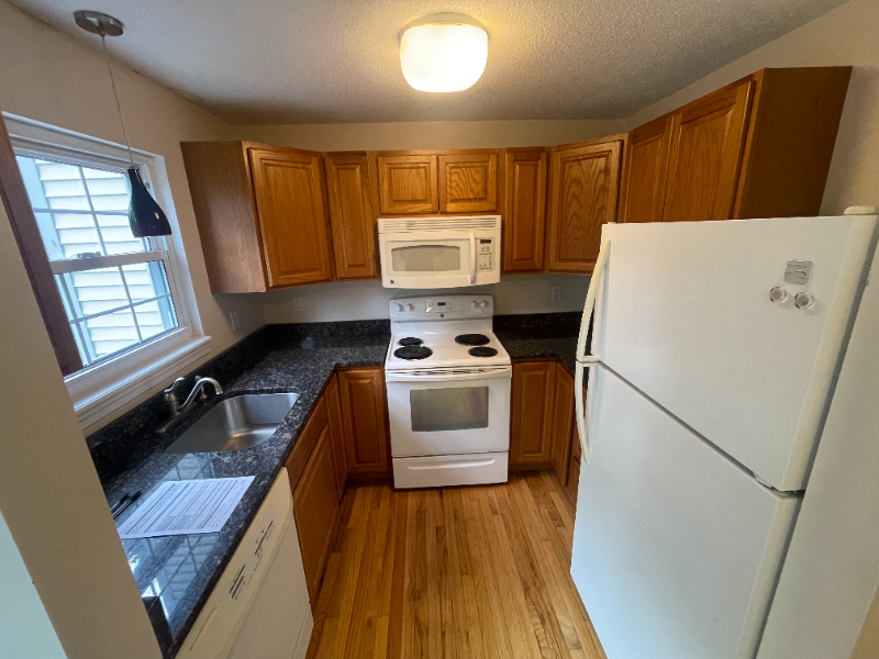 37 Crystal Ln #B - Photo 3 of 10